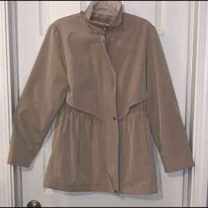 Liz Claiborne Small Tan Lined Casual Rain Coat.